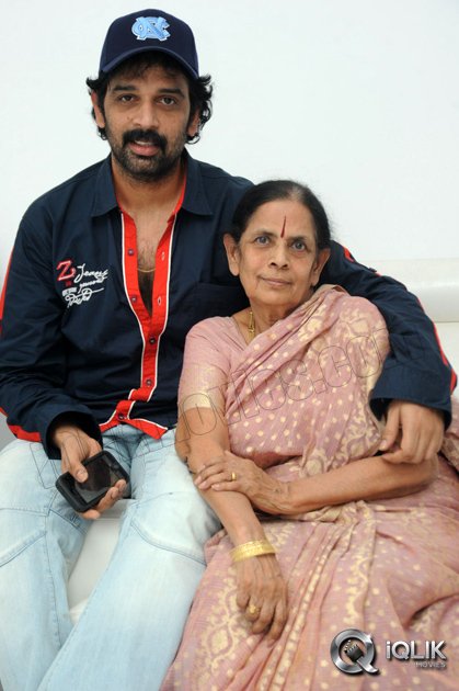 Celebrities-With-Mothers-Exclusive-Photos